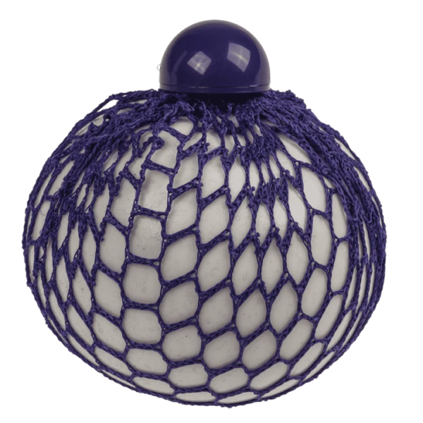 12-2996_004_quadratisch Squeeze Ball im Netz